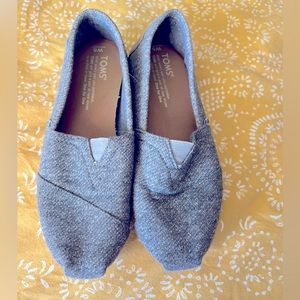 Womens grey vegan toms size 5